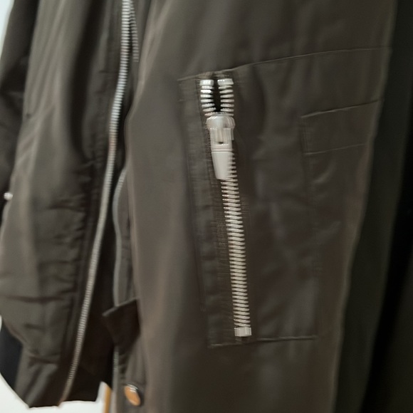 Used jacket in good condition color brown inside is red - Picture 2 of 2